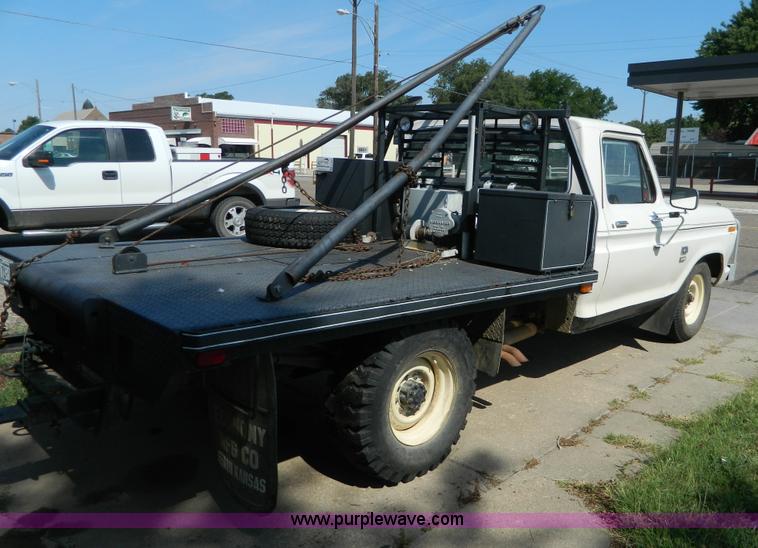 image for item G7963 1973 Ford F250 Camper Special gin pole truck