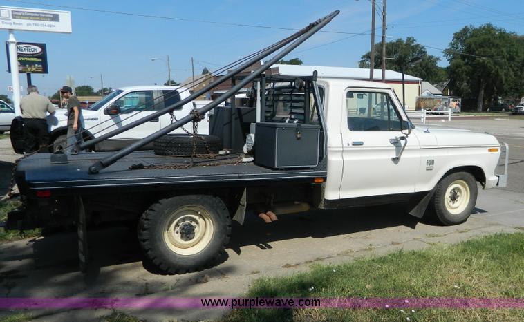image for item G7963 1973 Ford F250 Camper Special gin pole truck
