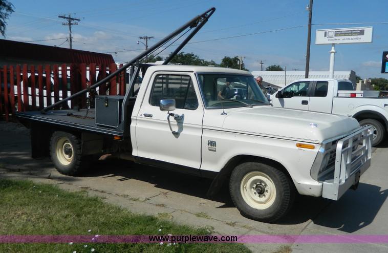 image for item G7963 1973 Ford F250 Camper Special gin pole truck