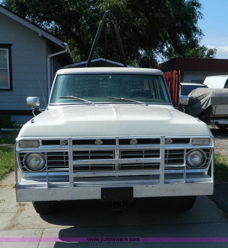 image for item G7963 1973 Ford F250 Camper Special gin pole truck
