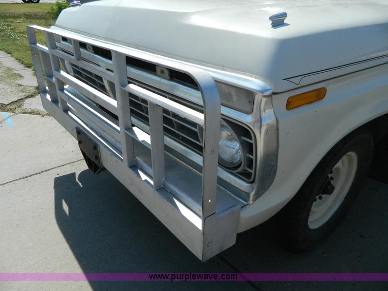 image for item G7963 1973 Ford F250 Camper Special gin pole truck