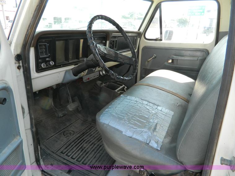 image for item G7963 1973 Ford F250 Camper Special gin pole truck