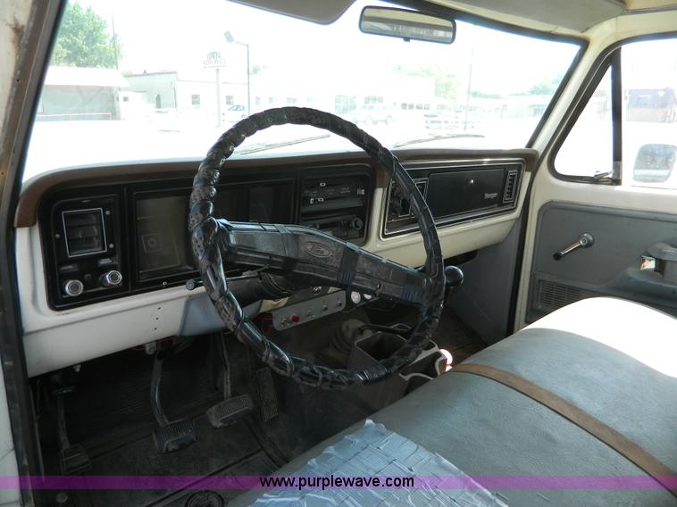 image for item G7963 1973 Ford F250 Camper Special gin pole truck