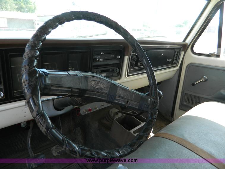 image for item G7963 1973 Ford F250 Camper Special gin pole truck