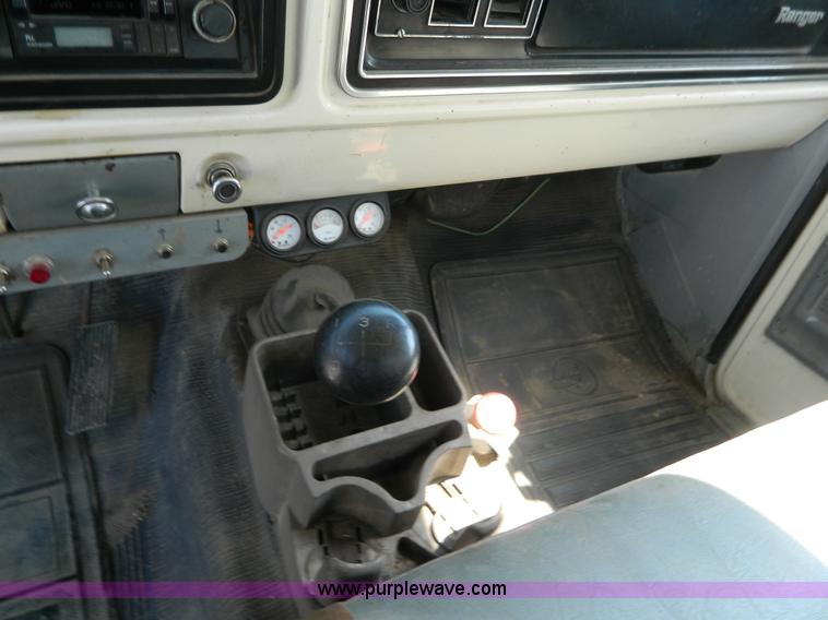 image for item G7963 1973 Ford F250 Camper Special gin pole truck