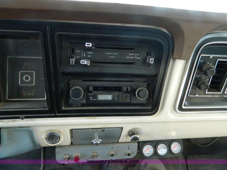 image for item G7963 1973 Ford F250 Camper Special gin pole truck