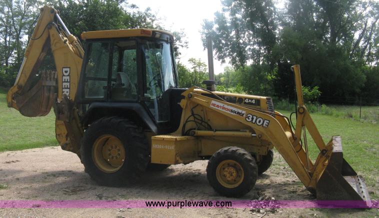image for item H6466 1999 John Deere 310E backhoe