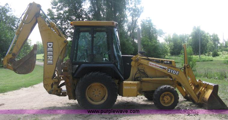image for item H6466 1999 John Deere 310E backhoe