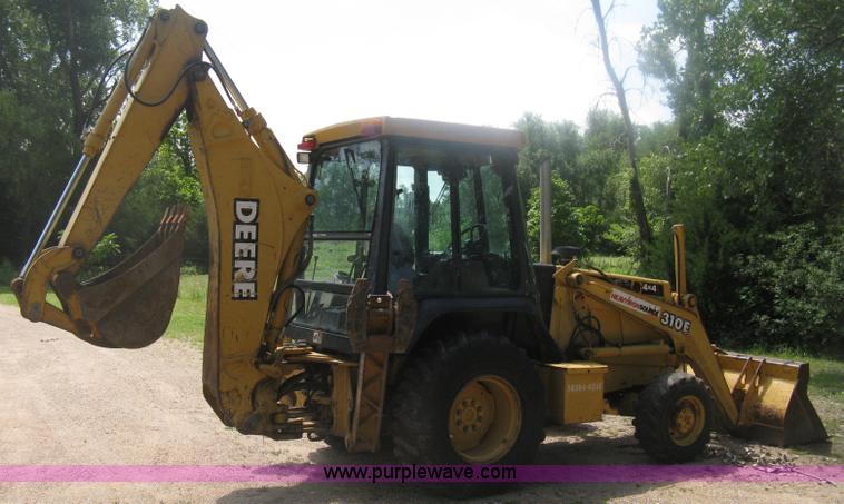 image for item H6466 1999 John Deere 310E backhoe