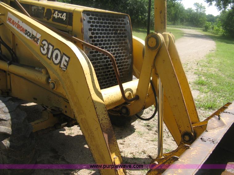 image for item H6466 1999 John Deere 310E backhoe