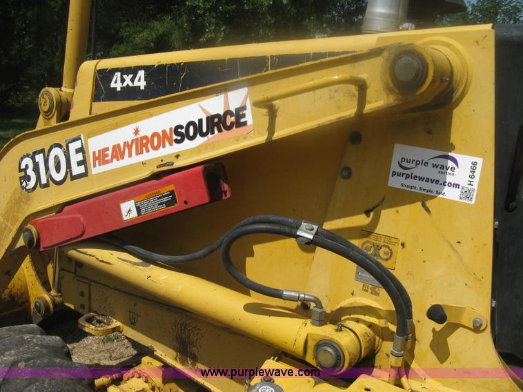 image for item H6466 1999 John Deere 310E backhoe