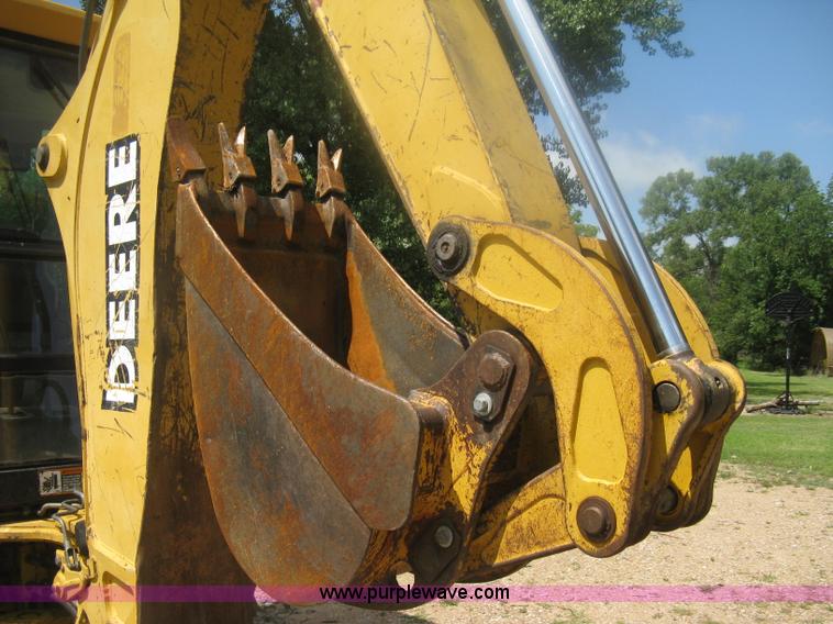 image for item H6466 1999 John Deere 310E backhoe