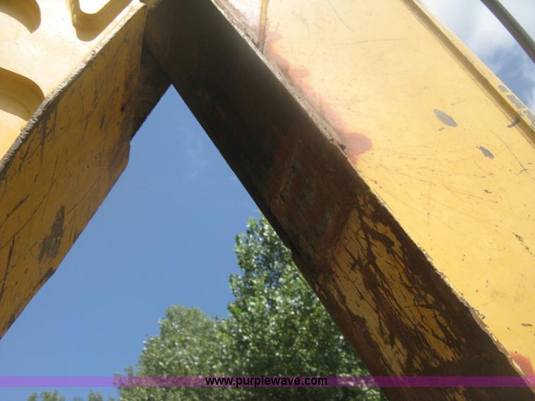 image for item H6466 1999 John Deere 310E backhoe