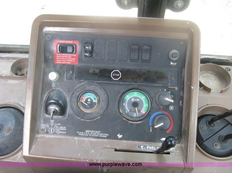 image for item H6466 1999 John Deere 310E backhoe