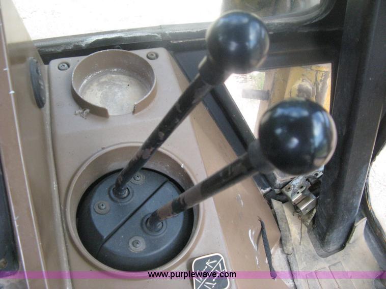 image for item H6466 1999 John Deere 310E backhoe