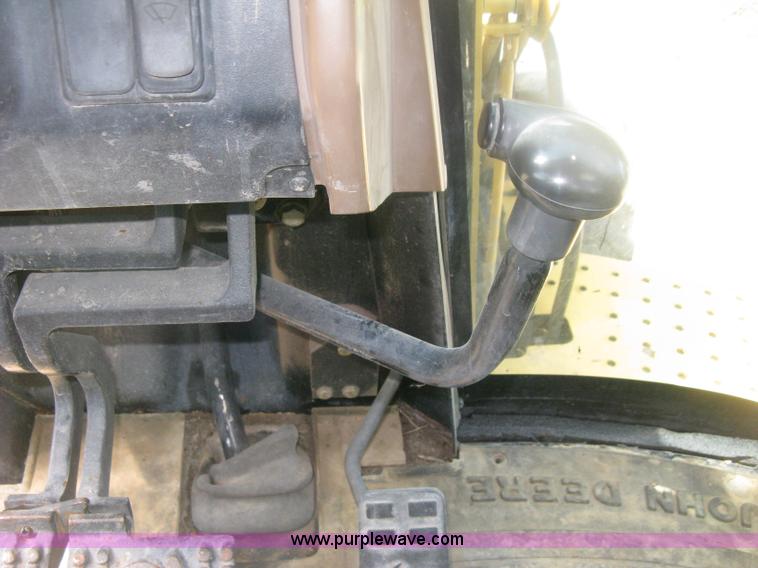 image for item H6466 1999 John Deere 310E backhoe