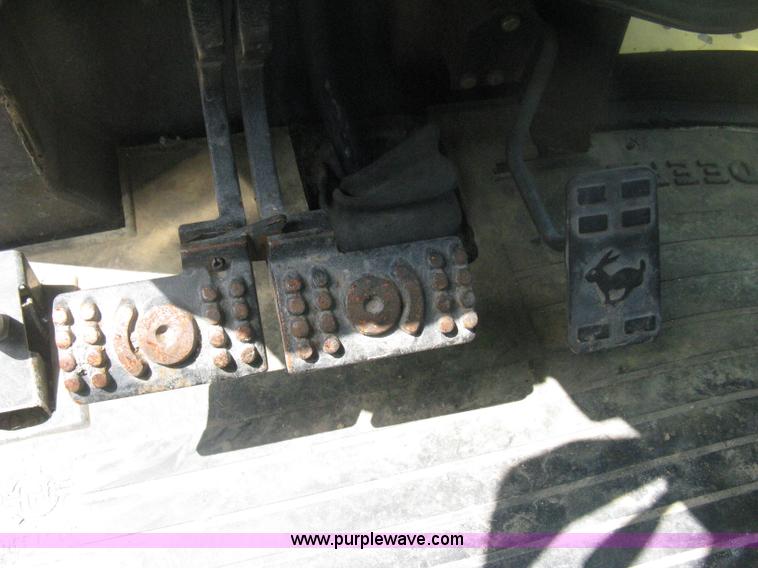 image for item H6466 1999 John Deere 310E backhoe