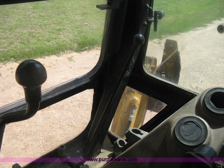 image for item H6466 1999 John Deere 310E backhoe