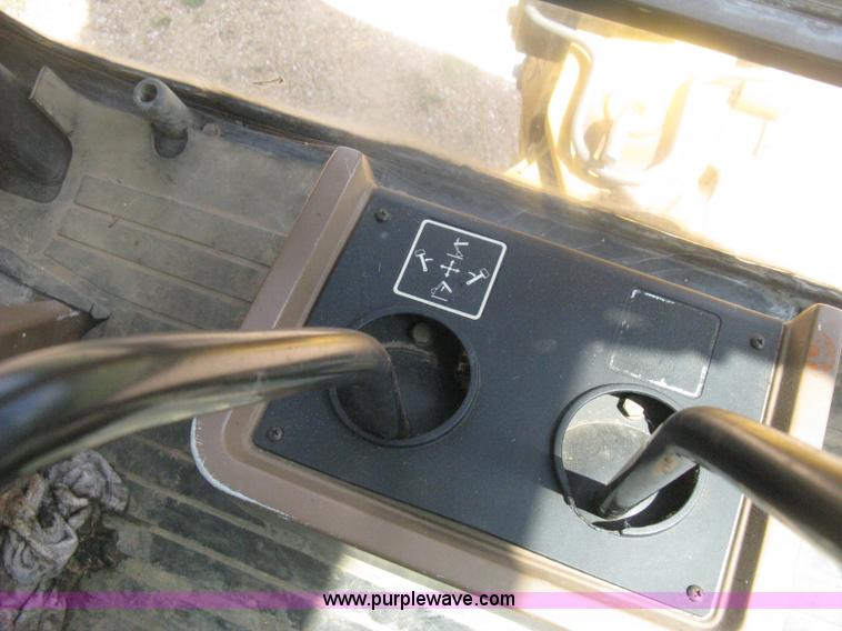 image for item H6466 1999 John Deere 310E backhoe