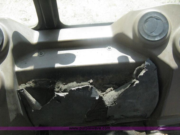 image for item H6466 1999 John Deere 310E backhoe