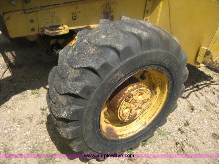 image for item H6466 1999 John Deere 310E backhoe