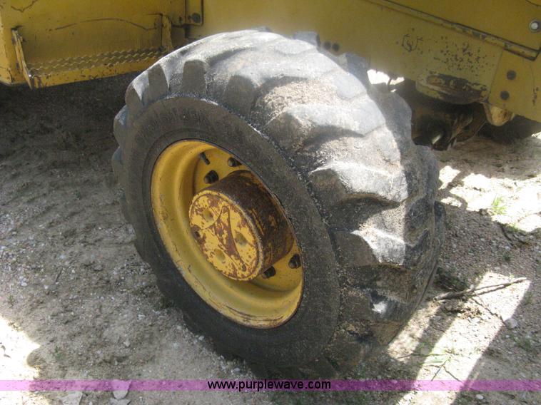 image for item H6466 1999 John Deere 310E backhoe