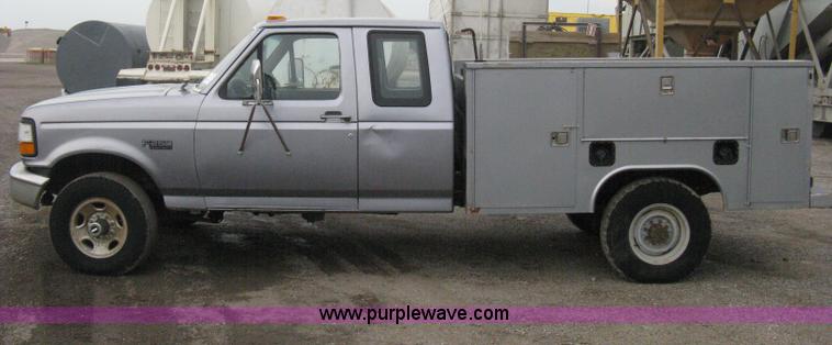 image for item H6490 1997 Ford F250 SuperCab utility truck