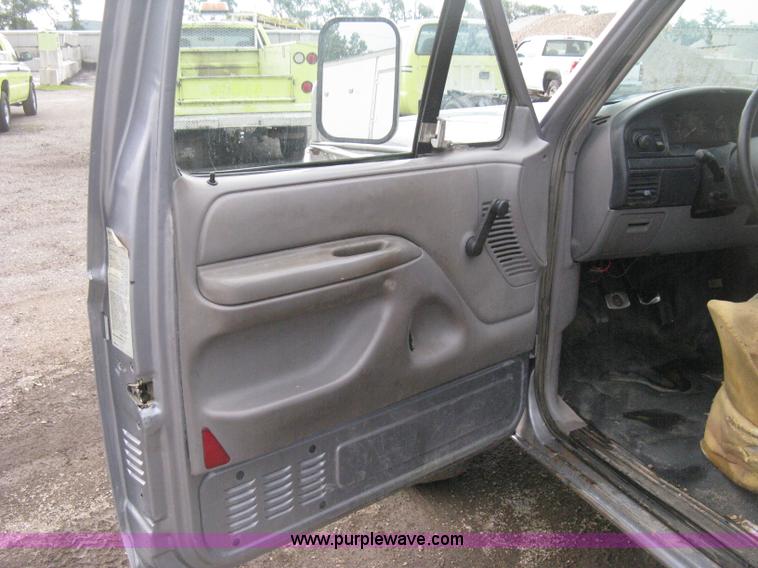 image for item H6490 1997 Ford F250 SuperCab utility truck