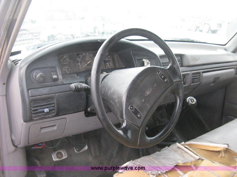 image for item H6490 1997 Ford F250 SuperCab utility truck