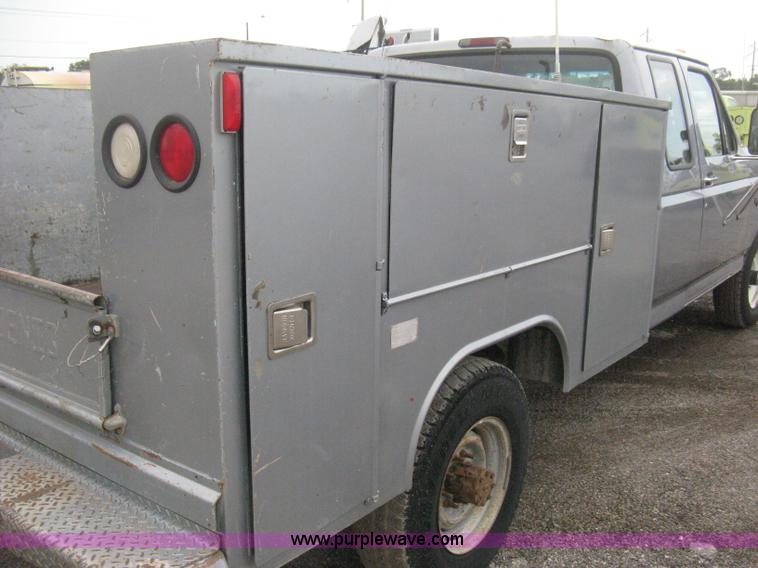 image for item H6490 1997 Ford F250 SuperCab utility truck