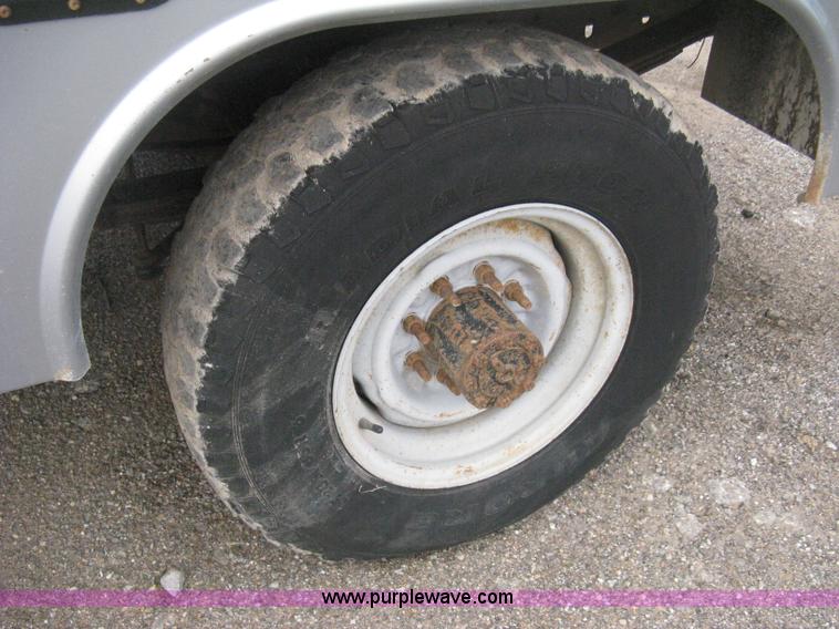 image for item H6490 1997 Ford F250 SuperCab utility truck