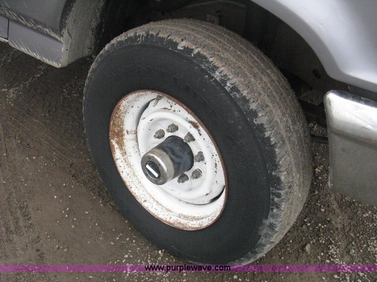 image for item H6490 1997 Ford F250 SuperCab utility truck