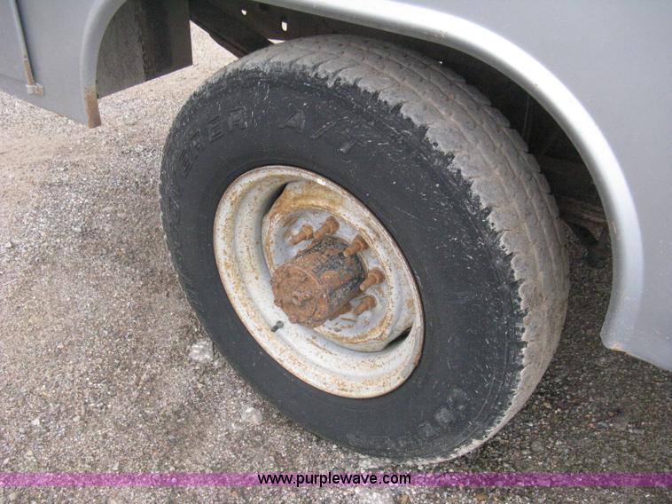 image for item H6490 1997 Ford F250 SuperCab utility truck