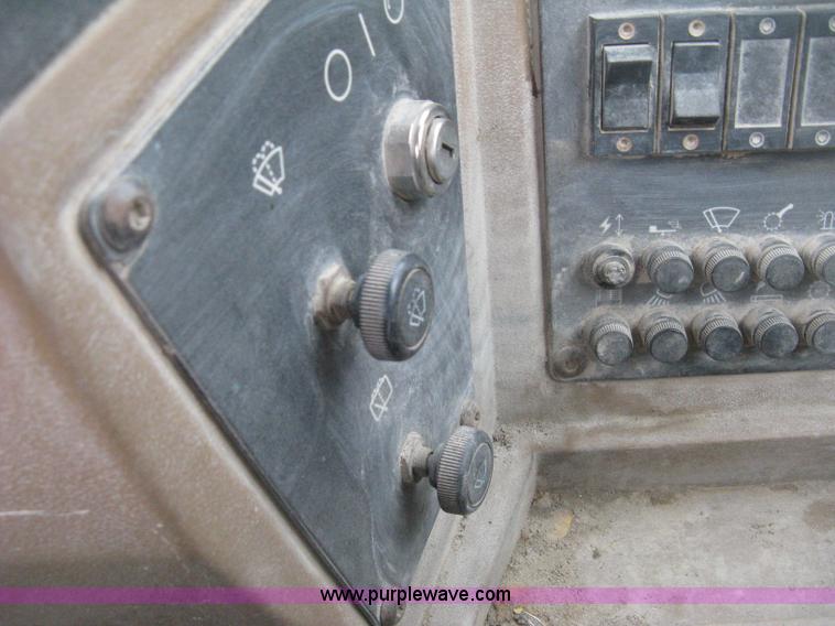 image for item H6491 1997 Caterpillar 950F Series II wheel loader