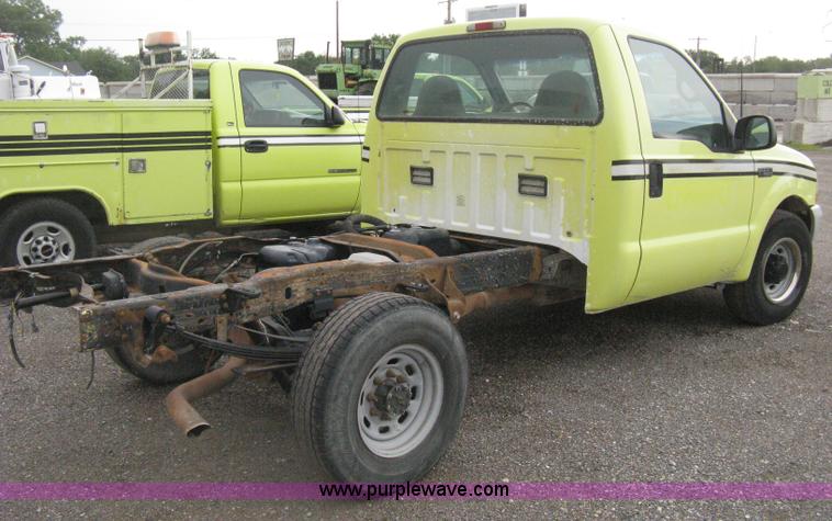 image for item H6500 2003 Ford F250 XL cab and chassis
