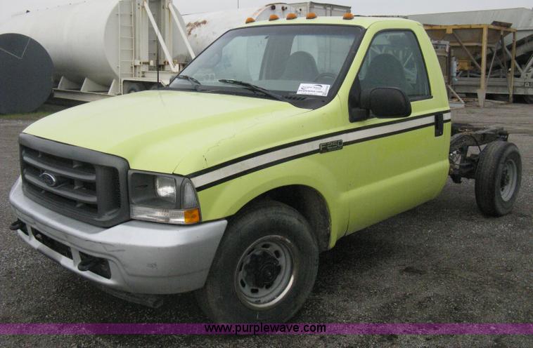 image for item H6500 2003 Ford F250 XL cab and chassis