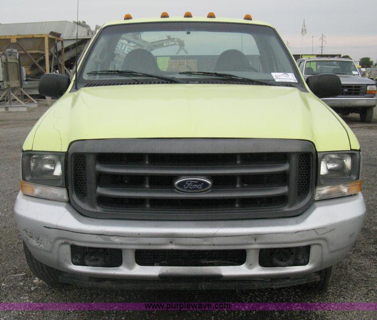 image for item H6500 2003 Ford F250 XL cab and chassis
