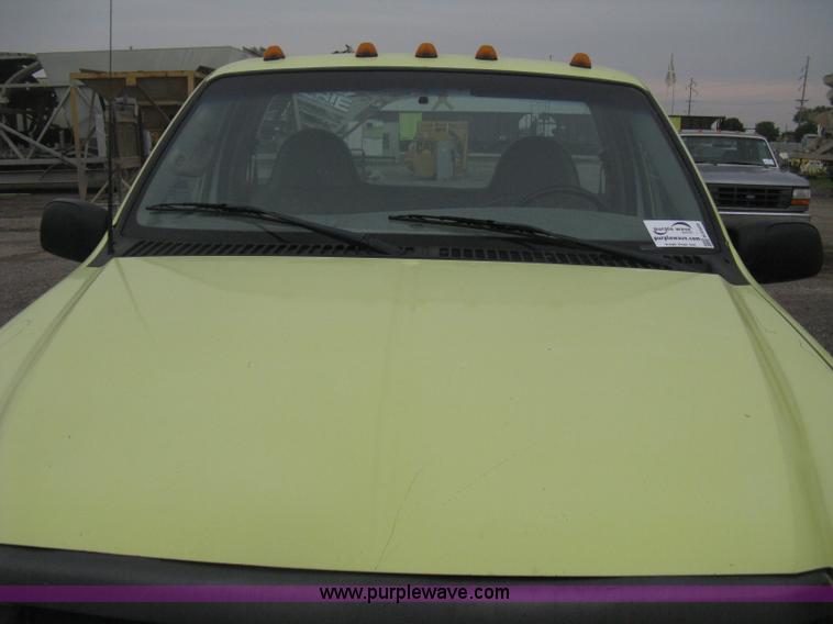 image for item H6500 2003 Ford F250 XL cab and chassis