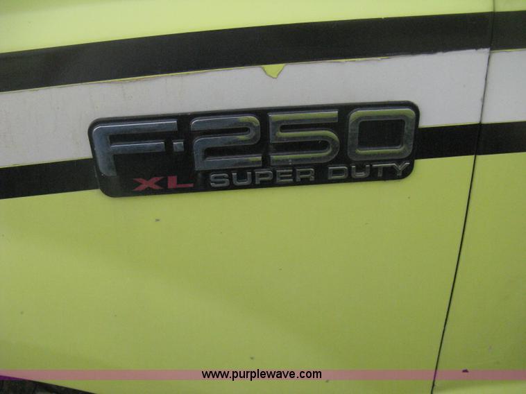 image for item H6500 2003 Ford F250 XL cab and chassis