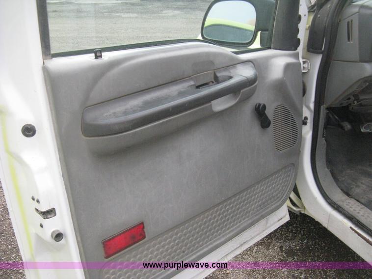 image for item H6500 2003 Ford F250 XL cab and chassis