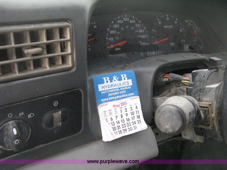 image for item H6500 2003 Ford F250 XL cab and chassis