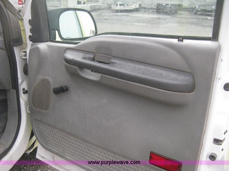 image for item H6500 2003 Ford F250 XL cab and chassis