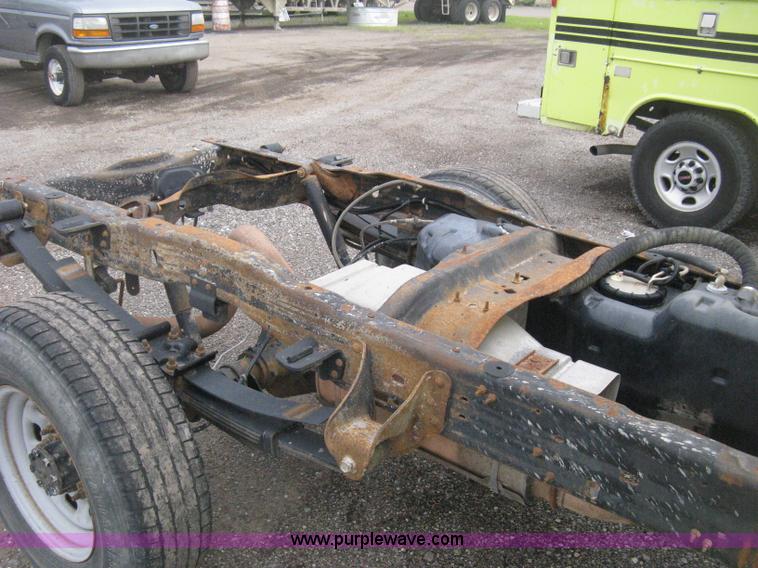 image for item H6500 2003 Ford F250 XL cab and chassis