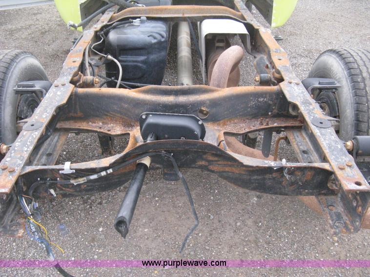 image for item H6500 2003 Ford F250 XL cab and chassis