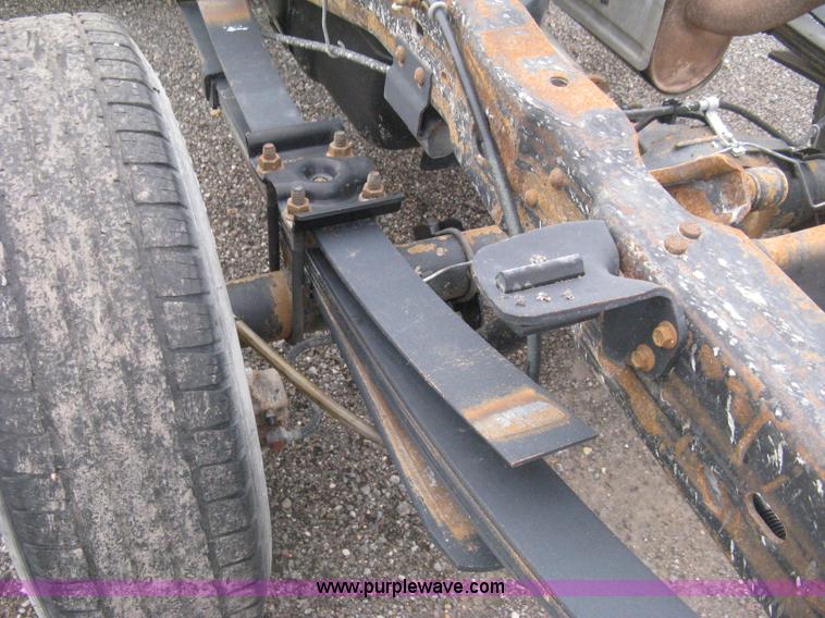 image for item H6500 2003 Ford F250 XL cab and chassis