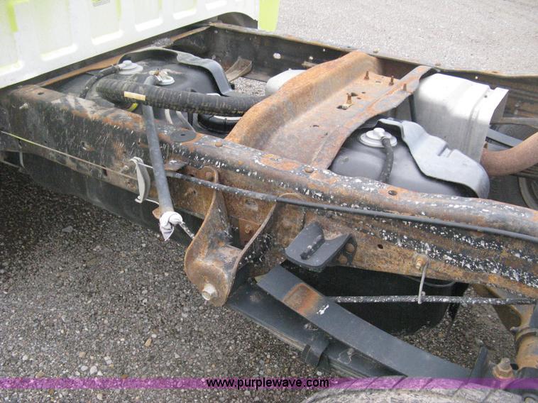 image for item H6500 2003 Ford F250 XL cab and chassis