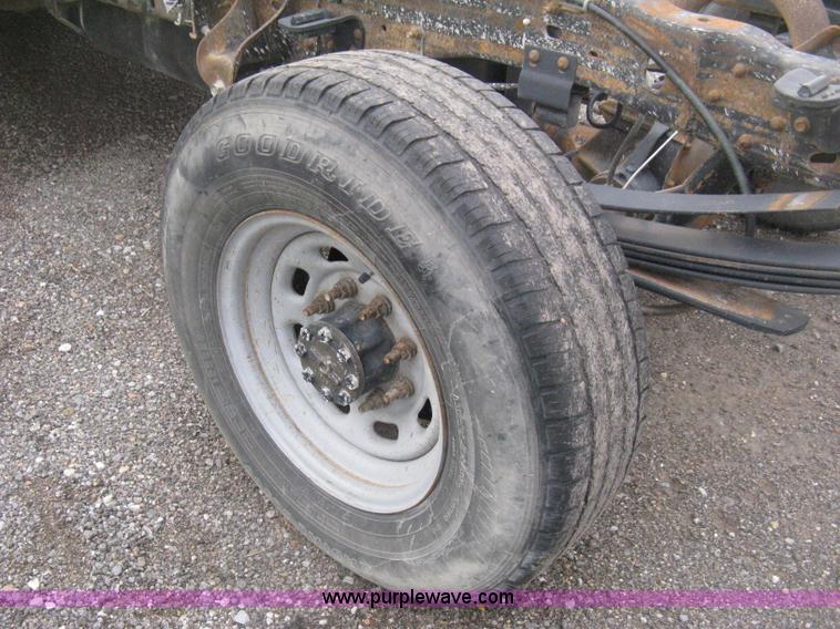 image for item H6500 2003 Ford F250 XL cab and chassis