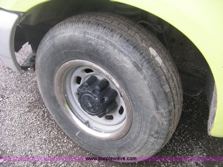 image for item H6500 2003 Ford F250 XL cab and chassis