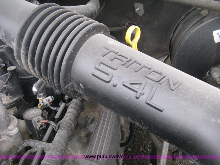 image for item H6500 2003 Ford F250 XL cab and chassis