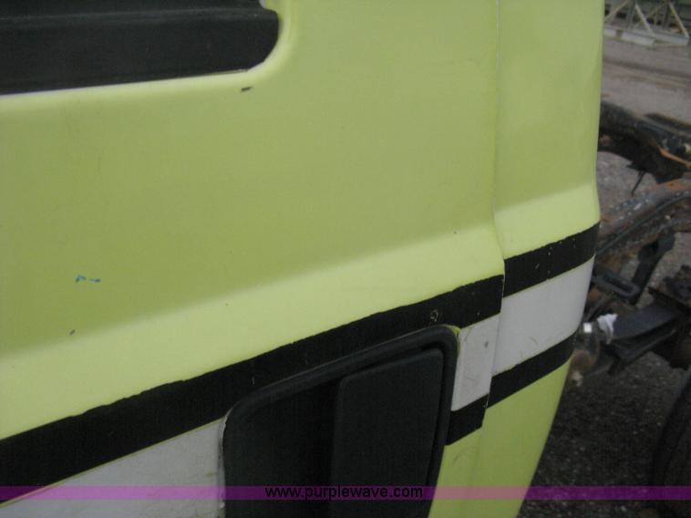 image for item H6500 2003 Ford F250 XL cab and chassis